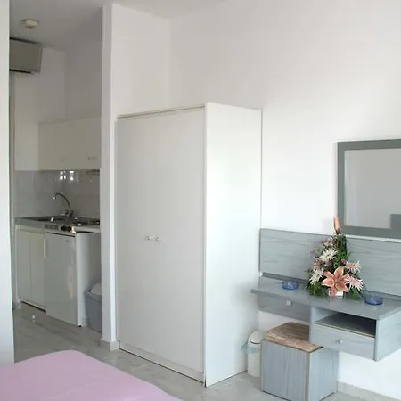 Sun Maris Фалираки